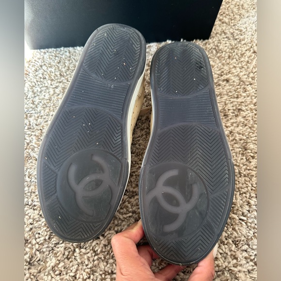 Authentic Chanel Sneakers in Suede Calfskin Beige - Picture 9 of 11